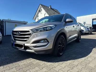 Gebraucht Hyundai Tucson Intro Edition 136 PS (100 kW) 2016 White sand SUV
