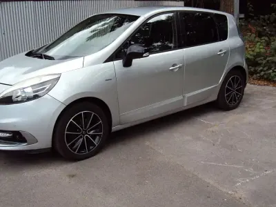 Gebraucht Renault Scénic Bose Edition 110 PS (80 kW) 2012 Silber Van / Kleinbus