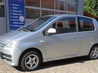 Gebraucht Daihatsu Cuore 58 PS (42 kW) 2006 Silber Kleinwagen