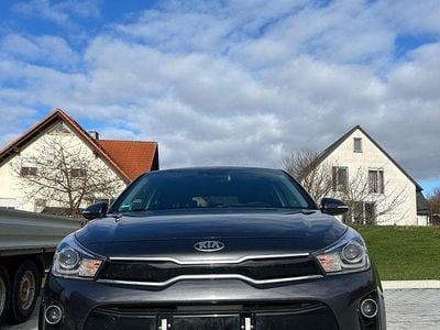 Gebraucht Kia Rio Platinum Edition 120 PS (88 kW) 2018 Grau Limousine