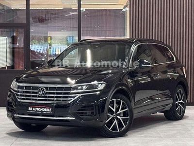Deep black perleffekt Gebraucht 2022 VW Touareg R-line SUV | 49.990 € (Etwas zu teuer)