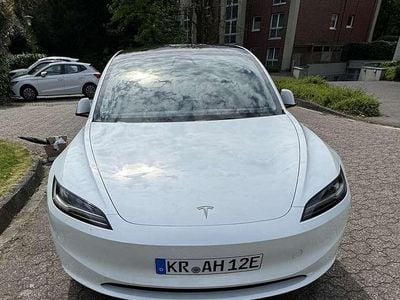 Second-hand Tesla Model 3 364 kW (495 CP) 2024 Alb Berlinǎ