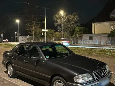 Gebraucht Mercedes C180 122 PS (89 kW) 1995 Schwarz Limousine