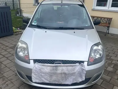Gebraucht Ford Fiesta Ambiente 69 PS (50 kW) 2007 Silber Kleinwagen