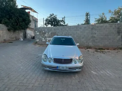 Gebraucht Mercedes E270 Avantgarde 170 PS (125 kW) 2003 Silber Limousine