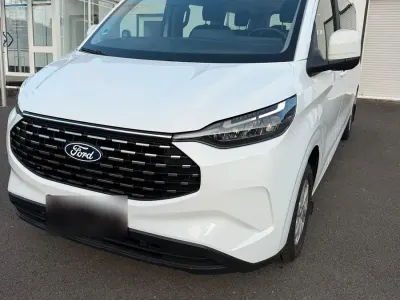 Gebraucht Ford Tourneo Custom Trend 233 PS (171 kW) 2024 Weiß Van