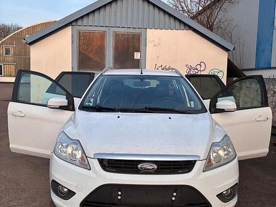Gebraucht Ford Focus Titanium 115 PS (84 kW) 2009 Weiß Kombi