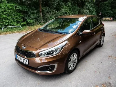 Gebraucht Kia Ceed DREAM-TEAM Edition 136 PS (100 kW) 2016 Bronze Kleinwagen