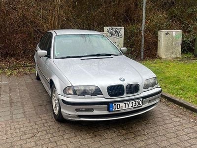 Second-hand BMW 320 136 CP (100 kW) 1999 Argintiu Berlinǎ
