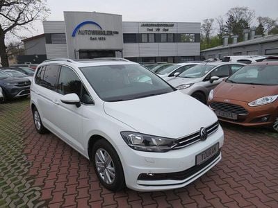 Second-hand VW Touran Highline 150 CP (110 kW) 2023 Alb Monovolum