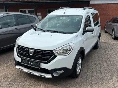 Gebraucht Dacia Dokker Celebration 90 PS (66 kW) 2018 Weiß Van / Kleinbus