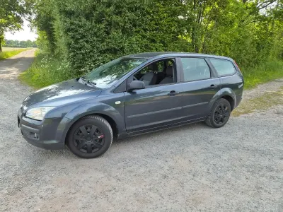 Gebraucht Ford Focus Trend 101 PS (74 kW) 2005 Blau Limousine