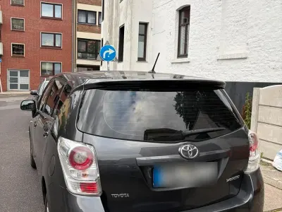 Gebraucht Toyota Verso 132 PS (97 kW) 2011 Grau Van / Kleinbus