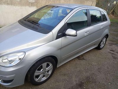 Gebraucht Mercedes B180 116 PS (85 kW) 2010 Silber Van / Kleinbus