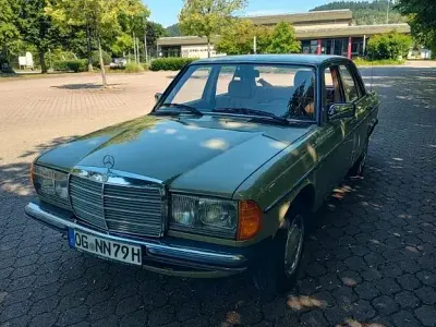 Gebraucht Mercedes 200 109 PS (80 kW) 1983 Grün Limousine