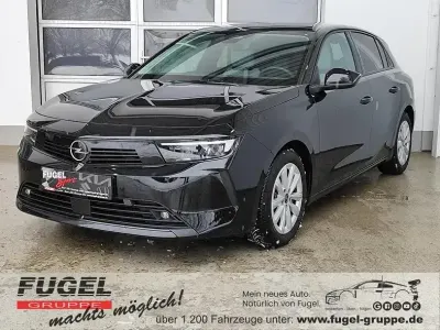 Używany Opel Astra Elegance 131 KM (96 kW) 2023 Czarny Sedan/Limuzyna