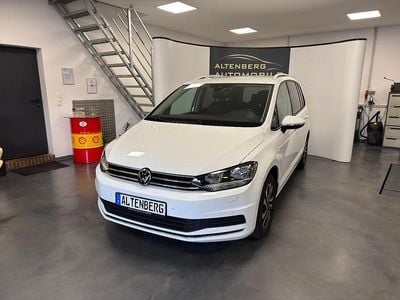 Gebraucht VW Touran Active 150 PS (110 kW) 2022 Weiß Van / Kleinbus