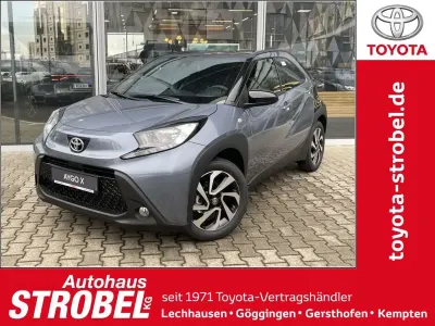 Neu Toyota Aygo X Design 72 PS (52 kW) 2025 Celestite grey metallic/ dach SUV
