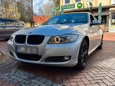 Gebraucht BMW 320 177 PS (130 kW) 2009 Silber Limousine