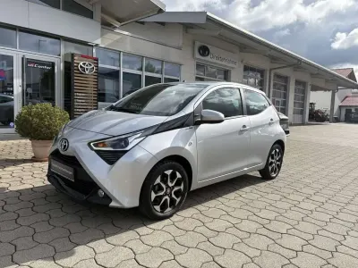 Używany Toyota Aygo Connect Style 72 KM (52 kW) 2018 Srebrny Hatchback