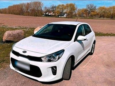 Second-hand Kia Rio DREAM-TEAM Edition 84 CP (61 kW) 2017 Alb Hatchback