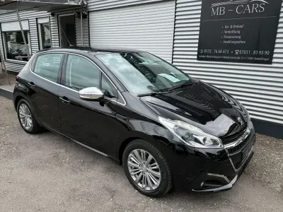 Gebraucht Peugeot 208 Allure 110 PS (80 kW) 2017 Schwarz Kleinwagen