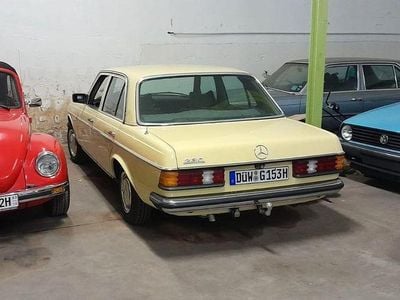 Usata Mercedes 230 109 CV (80 kW) 1976 Giallo Berlina