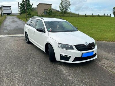 Gebraucht Skoda Octavia RS 184 PS (135 kW) 2015 Weiß Kleinwagen
