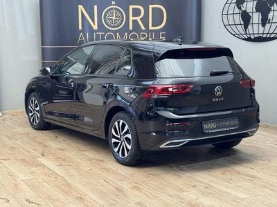Gebraucht VW Golf VIII Active 150 PS (110 kW) 2023 Deep black perleffek (metallic) Kombi