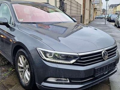 Gebraucht VW Passat Comfortline 120 PS (88 kW) 2017 Grau Kombi