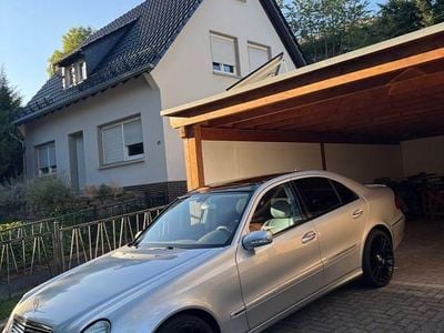 Usata Mercedes E240 Avantgarde 177 CV (130 kW) 2002 Argento Berlina