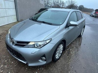 Gebraucht Toyota Auris 124 PS (91 kW) 2013 Silber Limousine
