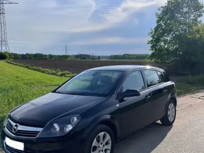 Używany Opel Astra 116 KM (85 kW) 2009 Czarny Sedan/Limuzyna