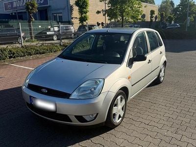 Second-hand Ford Fiesta 69 CP (50 kW) 2002 Argintiu Hatchback