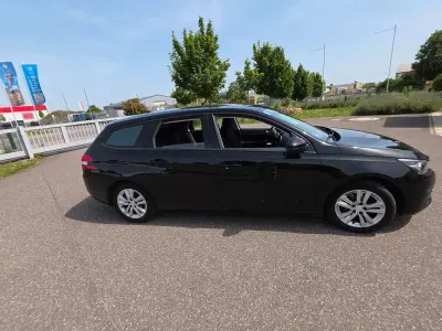 Gebraucht Peugeot 308 Allure 131 PS (96 kW) 2020 Schwarz Kombi