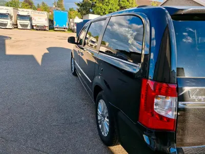 Gebraucht Lancia Voyager 178 PS (130 kW) 2013 Schwarz Van / Kleinbus