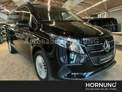 Gebraucht Mercedes V220 163 PS (119 kW) 2024 Schwarz Van / Kleinbus