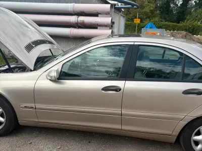 Gebraucht Mercedes C220 150 PS (110 kW) 2000 Andere farben Limousine
