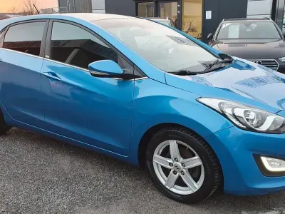 Gebraucht Hyundai i30 Passion 110 PS (80 kW) 2016 Blau Limousine
