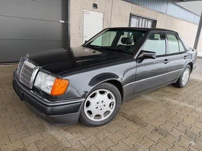 Schwarz Gebraucht 1992 Mercedes E500 Limousine | 52.950 €