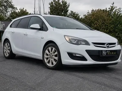 Gebraucht Opel Astra Edition 110 PS (80 kW) 2014 Weiß Kombi