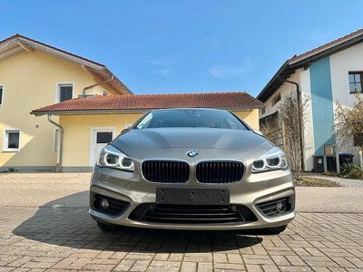 Gebraucht BMW 218 Active Tourer Advantage 136 PS (100 kW) 2016 Silber Van / Kleinbus