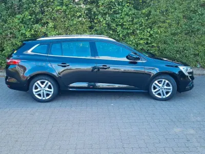 Gebraucht Renault Mégane IV Intens 132 PS (97 kW) 2017 Schwarz Limousine