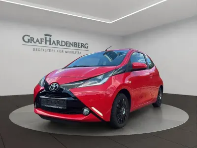 Gebraucht Toyota Aygo X-wave 69 PS (50 kW) 2014 Rot Kleinwagen