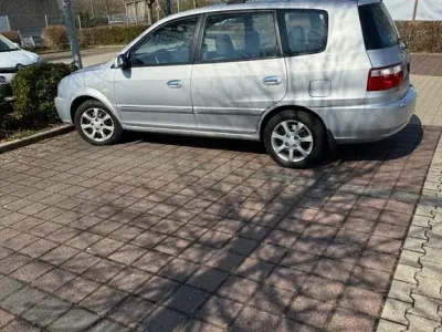 Gebraucht Kia Carens EX 140 PS (102 kW) 2006 Silber Van / Kleinbus