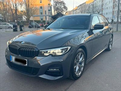Grau Gebraucht 2020 BMW 320 Shadowline Kombi | 22.300 € (Teuer)