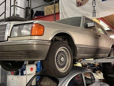 Gold Gebraucht 1986 Mercedes 260 Limousine | 4.800 €