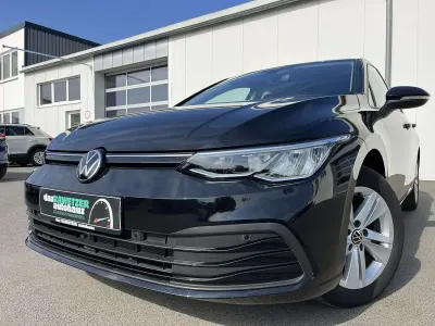 Używany VW Golf VIII Life 116 KM (85 kW) 2023 Czarny Sedan/Limuzyna