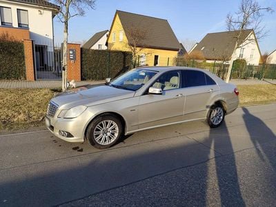 Gebraucht Mercedes E220 136 PS (100 kW) 2009 Beige Limousine