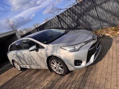 Second-hand Toyota Avensis Edition-S 143 CP (105 kW) 2016 Argintiu Break